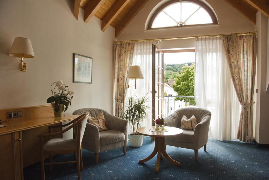 Hotel-Restaurant Hirsch Berghaupten Rom bilde